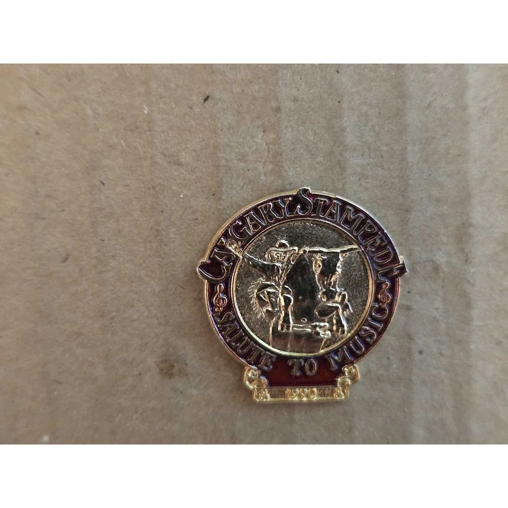 1990 Calgary Stampede Salute To Music Rodeo Alberta Lapel Vest Hat Pin E27